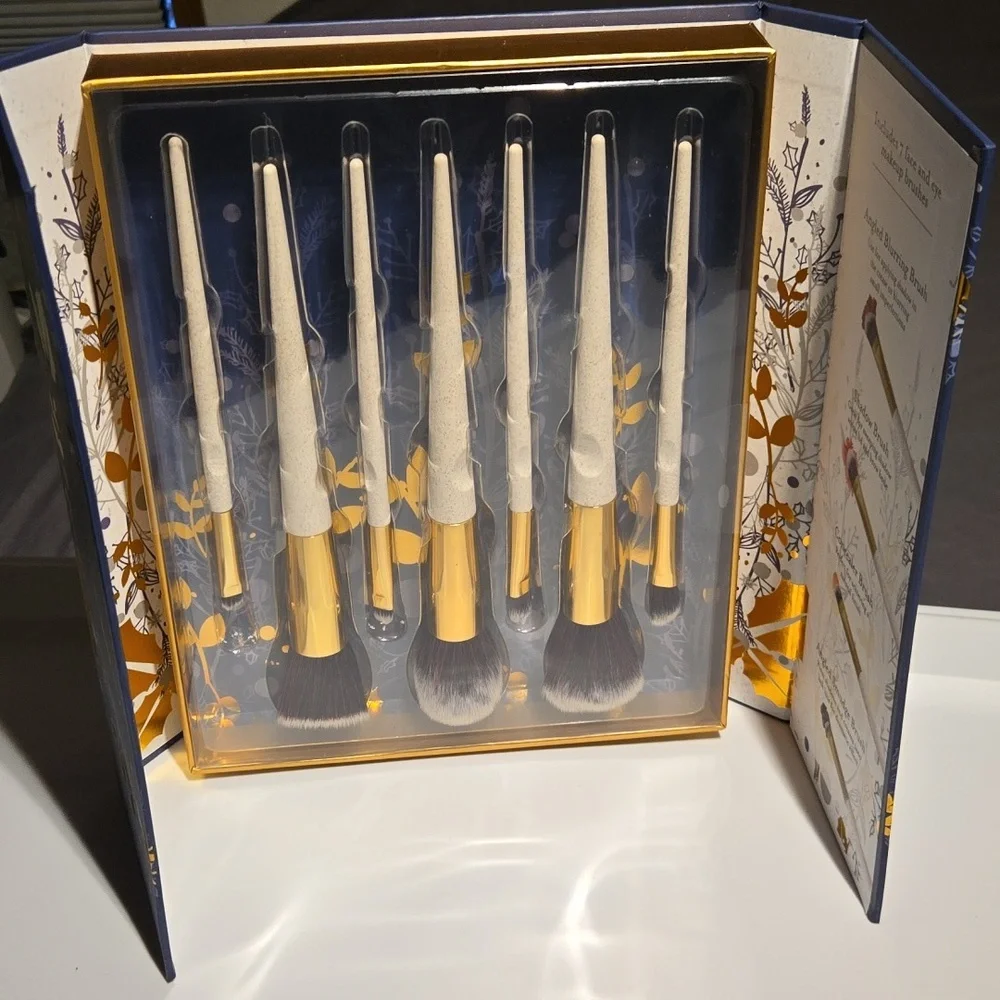 Makeup 7 pc Brush set NWT